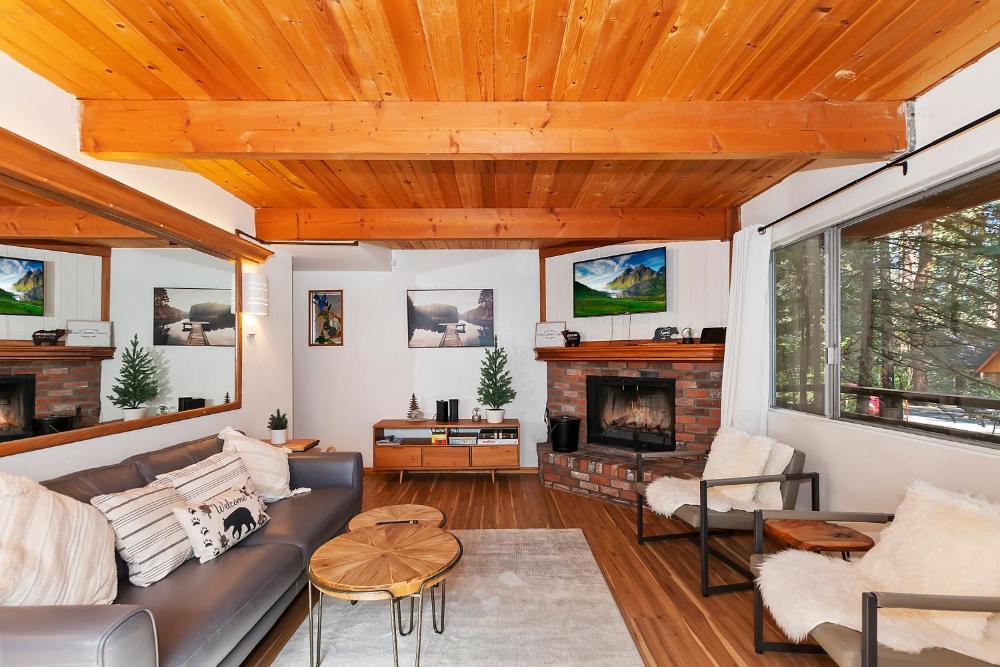 Summit Happy Cabin with HOT TUB! HIGH SPEED EV HOOKUP, CLOSE TO SLOPES